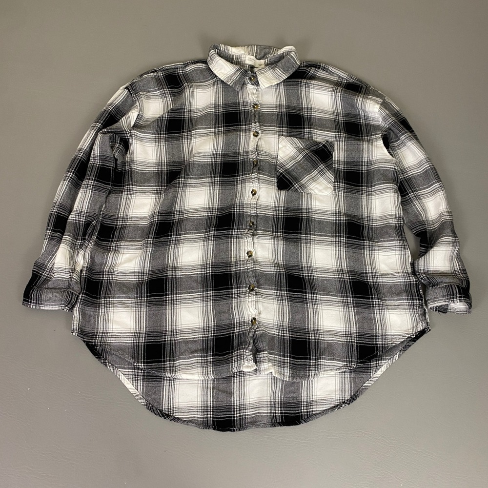 Maurices Flannel Shirt Womens 1X Boyfriend Fit Plaid Button Up Shirt Black White